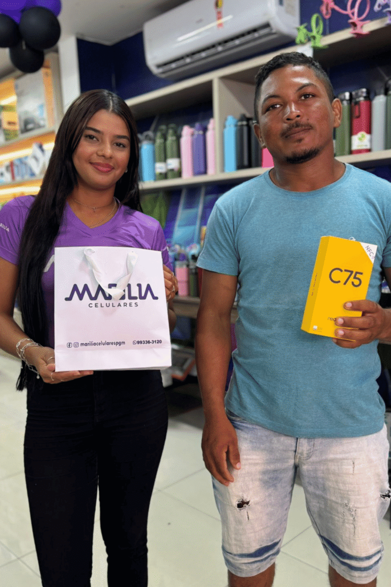 marilia-celulares-paragominas-cliente-recebendo-celular (23)