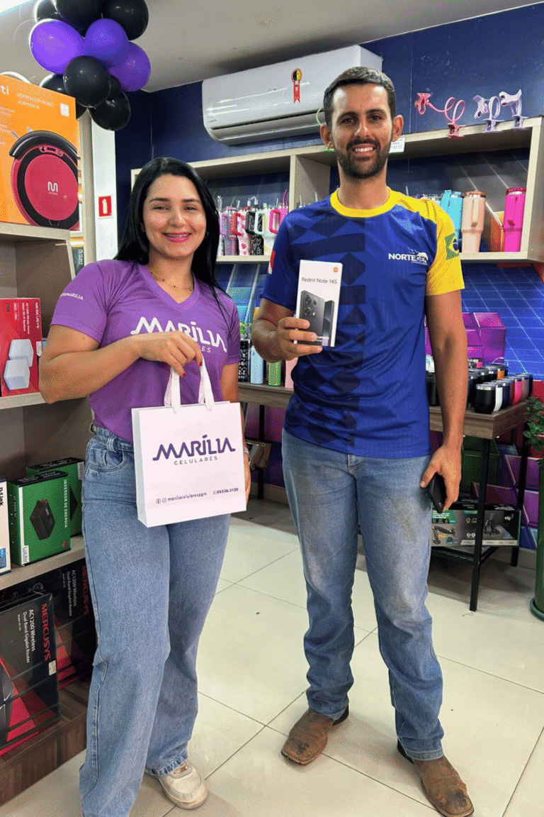 marilia-celulares-paragominas-cliente-recebendo-celular (26)